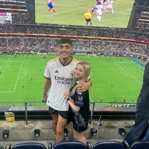 Meet your Posher, Adrian